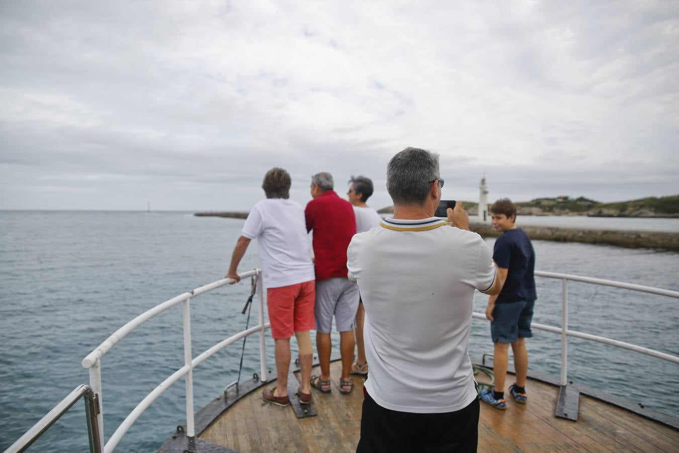 Los vecinos de Miengo y Suances pueden cruzar en verano la ría que los separa en 5 minutos