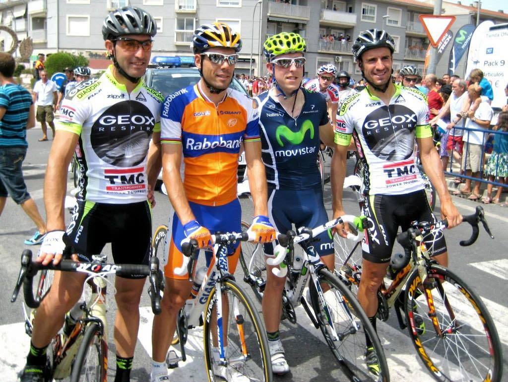 Los cántabros David de la Fuente, Óscar Freire, Ángel Madrazo y Juanjo Cobo durante la Vuelta a España de 2011.