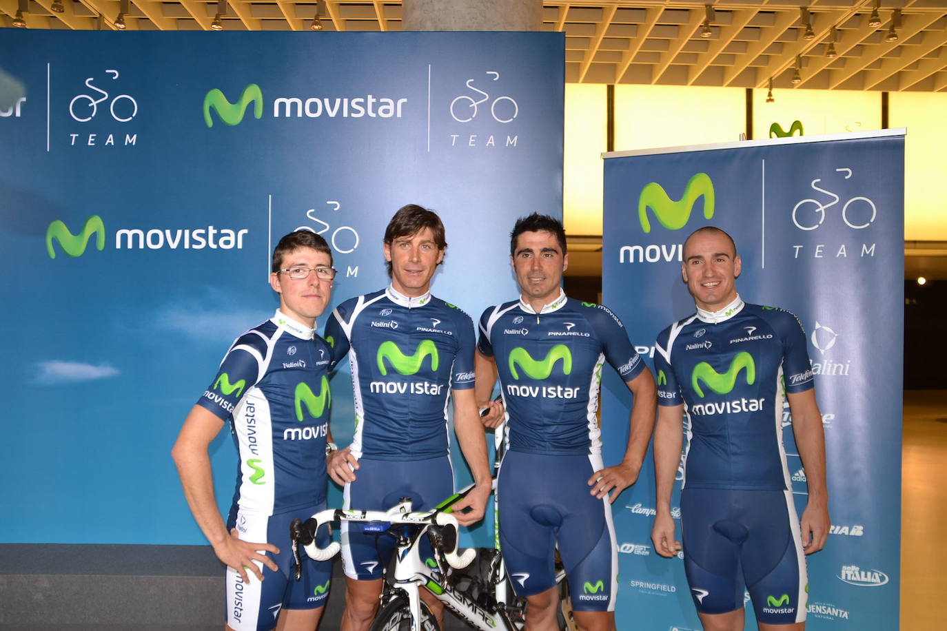 Imagen de los cuatro cántabros del equipo Movistar de 2011: Ángel Madrazo, Iván Gutiérrez, Francisco Ventoso y Juanjo Cobo