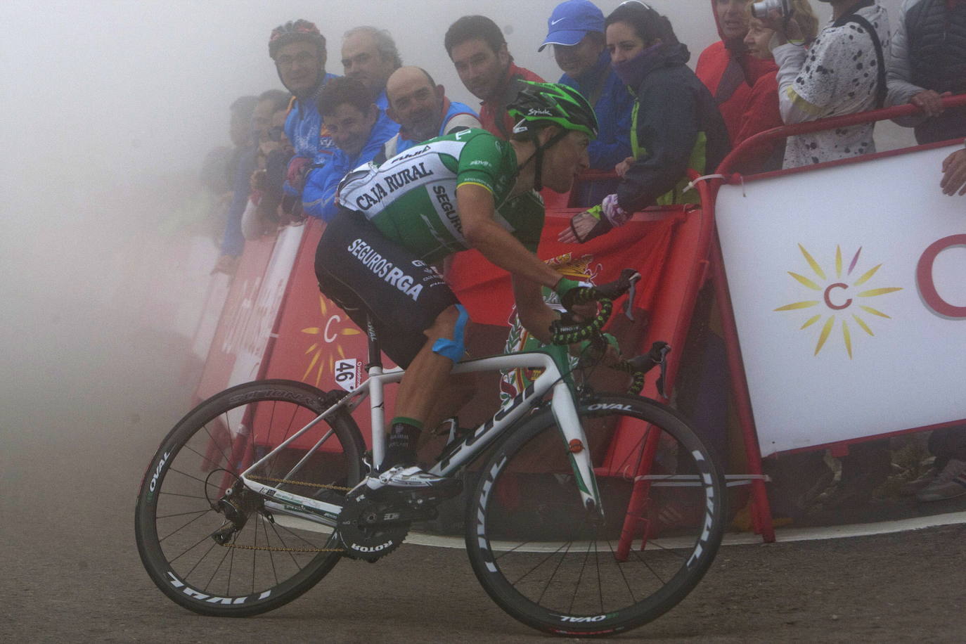 Ángel Madrazo durante la Vuelta Ciclista a España de 2015 a su paso por Cantabria, concretamente en la etapa Vitoria-Alto Campoo.