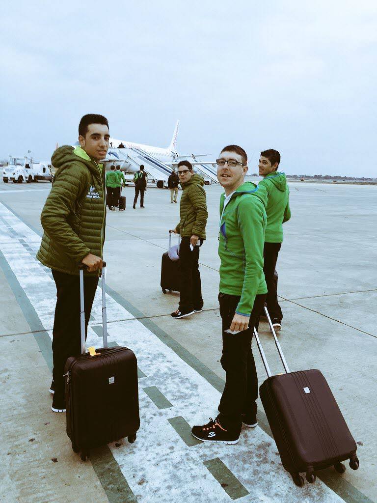 Madrazo en 2016 ntes de coger el avión rumbo a Palma de Mallorca junto al equipo del Caja Rural.