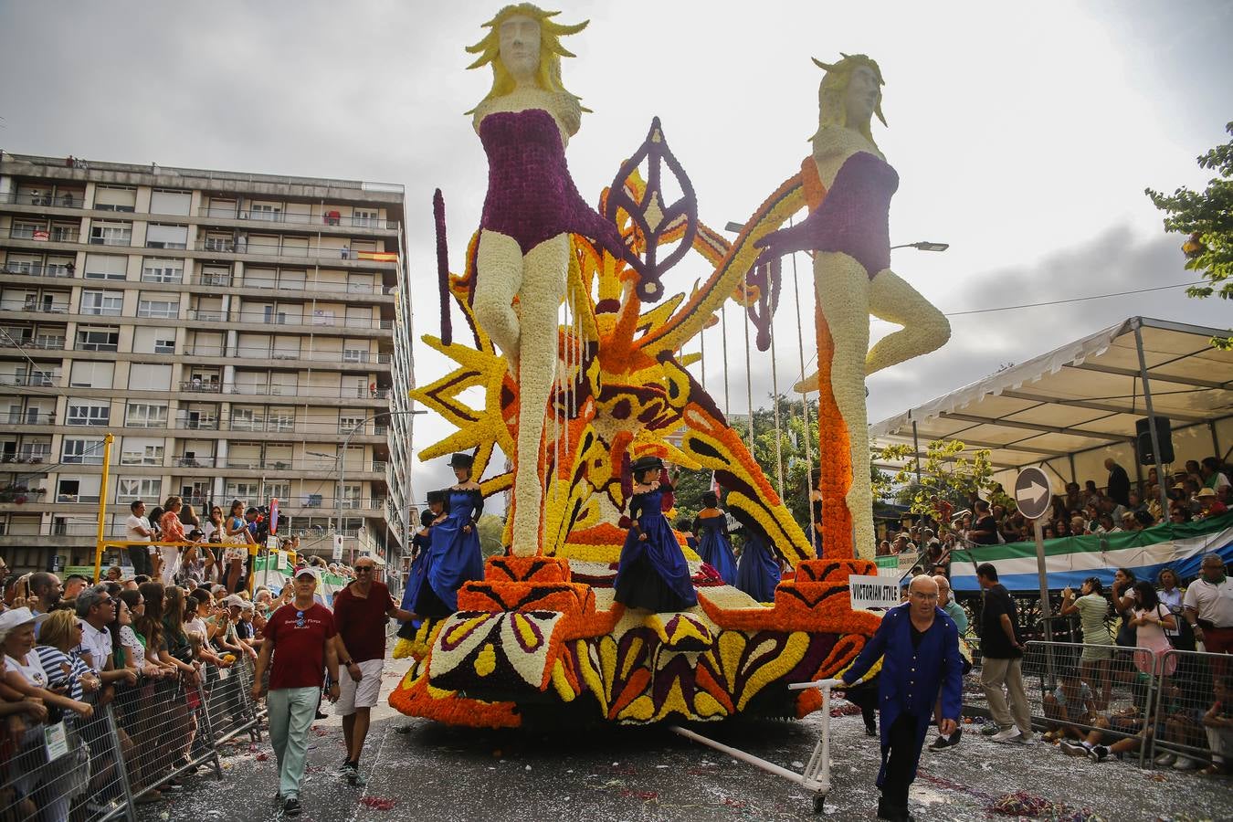 Fotos: La carroza &#039;Memento Mori&#039; se lleva el triunfo en Laredo