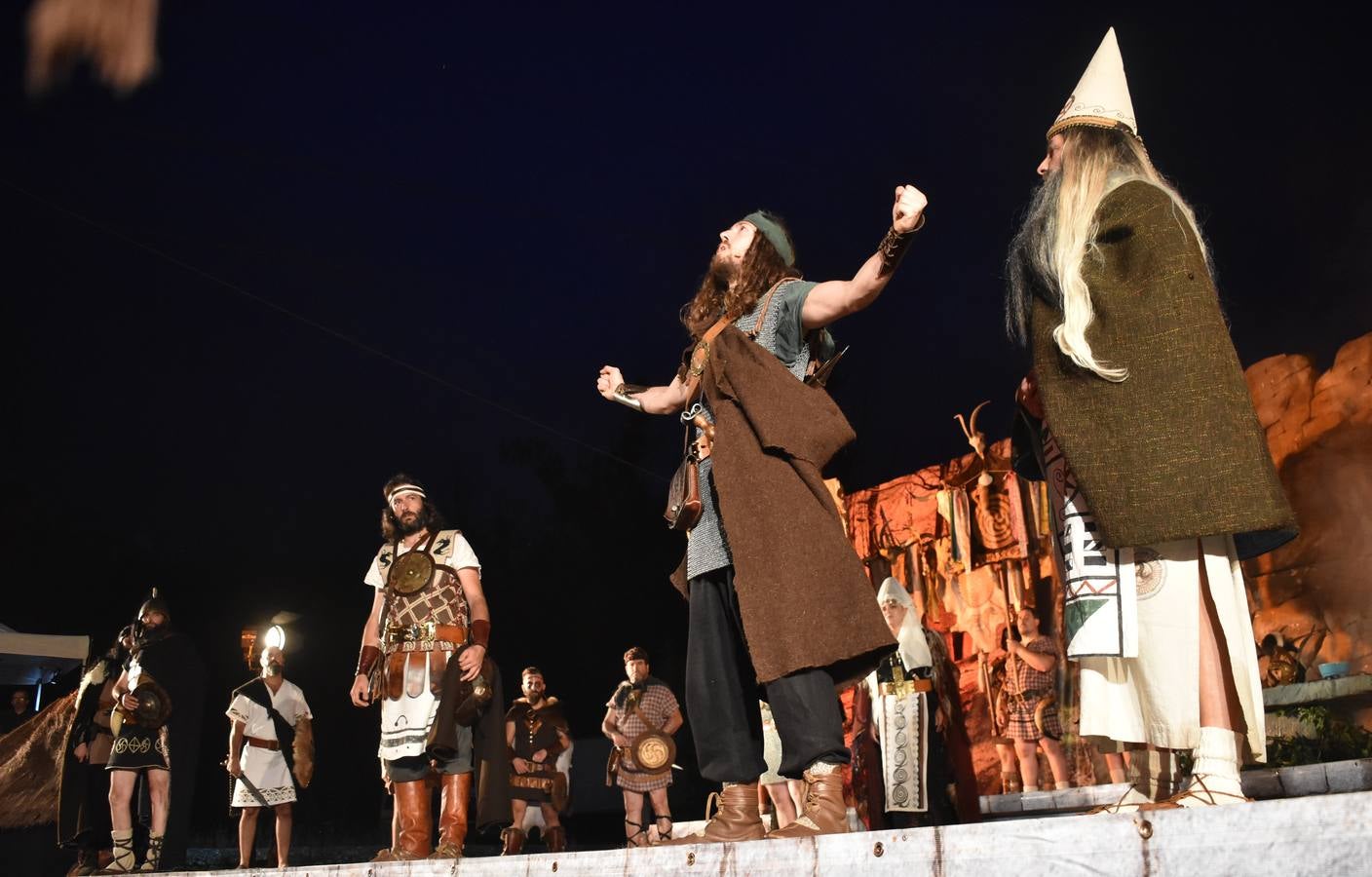 Los 13 jefes de clanes sellaron la declaración de guerra a Roma y, encomendándose a druidas y dioses, unificaron sus fuerzas bajo el mando de Corocotta