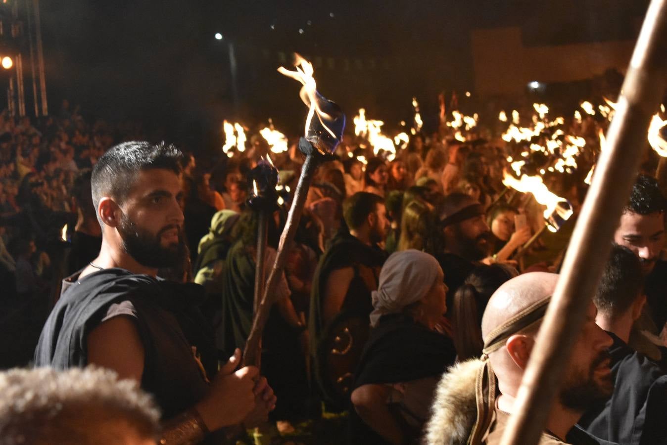 Los 13 jefes de clanes sellaron la declaración de guerra a Roma y, encomendándose a druidas y dioses, unificaron sus fuerzas bajo el mando de Corocotta