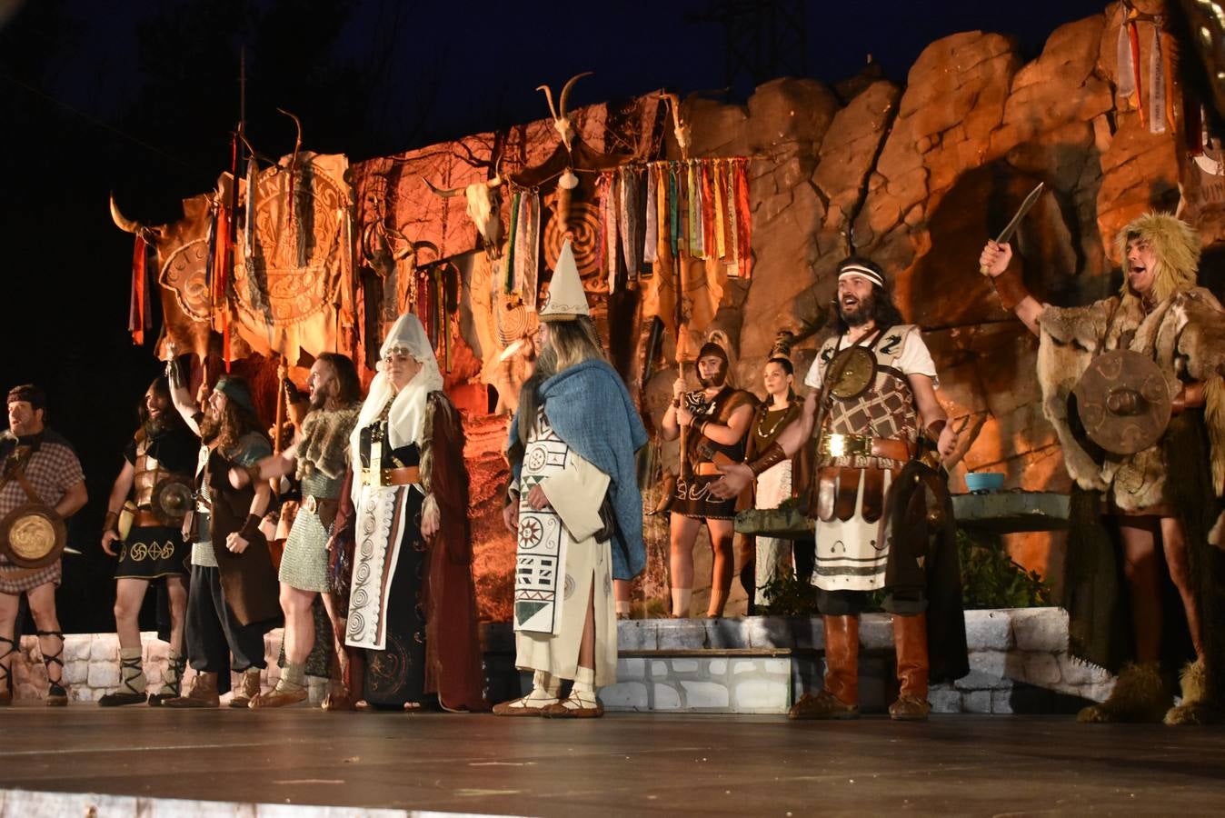 Los 13 jefes de clanes sellaron la declaración de guerra a Roma y, encomendándose a druidas y dioses, unificaron sus fuerzas bajo el mando de Corocotta