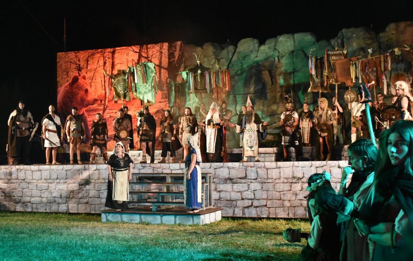 Los 13 jefes de clanes sellaron la declaración de guerra a Roma y, encomendándose a druidas y dioses, unificaron sus fuerzas bajo el mando de Corocotta