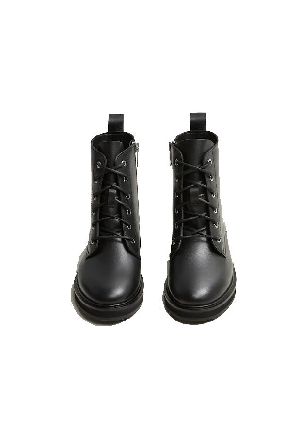 Botas de estilo militar acordonadas, de Mango Kids (49,99 euros).