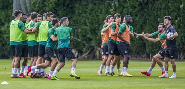 Iván Ania no recibió el 'regalo' en forma de atacante que esperaba para su equipo el último día.