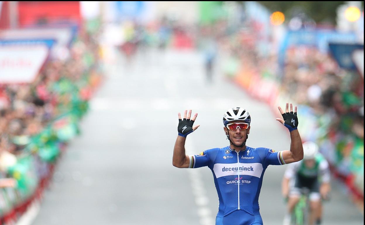 Gilbert celebra su triunfo en la Gran Vía de Bilbao