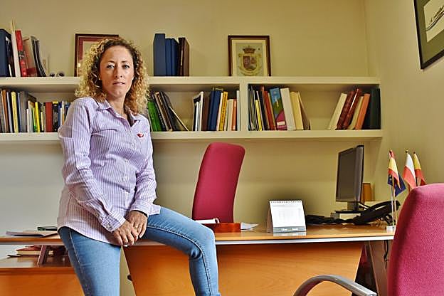 Verónica Mantecón en su despacho de la Alcaldía de Molledo. 