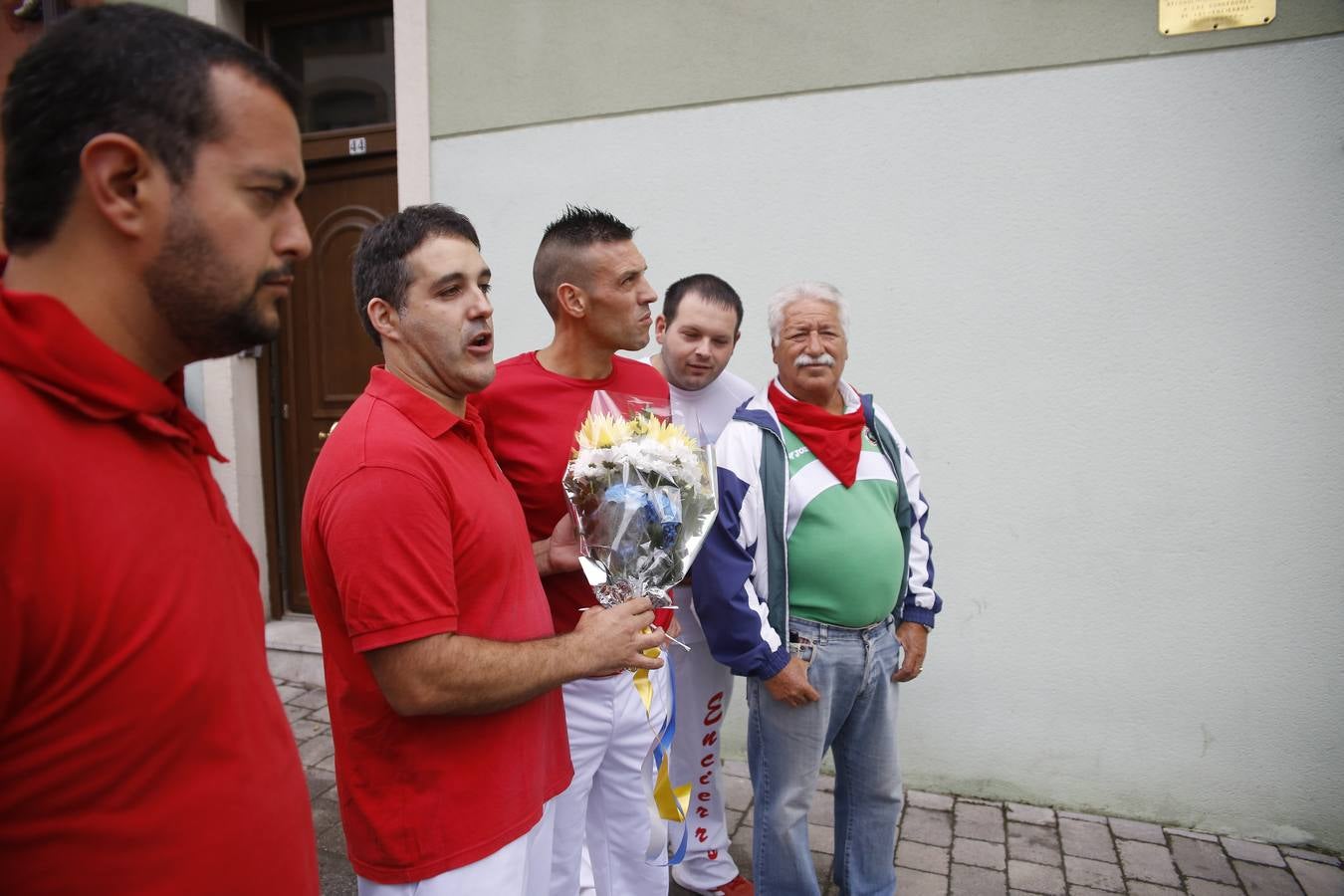 La lluvia registrada durante la noche ha complicado la carrera de los mozos por lo resbaladizo que esta el suelo