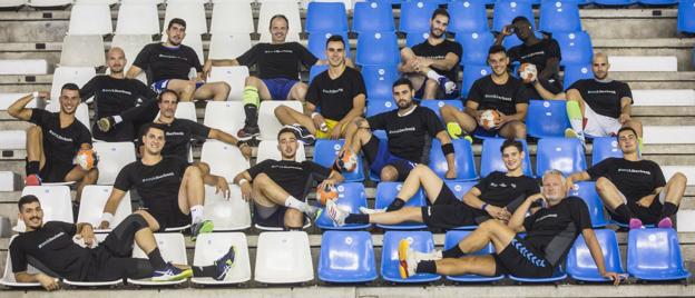 Muñiz, Lon, Silva, Ibrahim, Mijuskovic, Basualdo, Torriko, Postigo, Pla, Reñones -entrenador-, Blázquez, Darko, Valles, Lastra, Iglesias, Zungri y Brankovic -segundo entrenador-. 