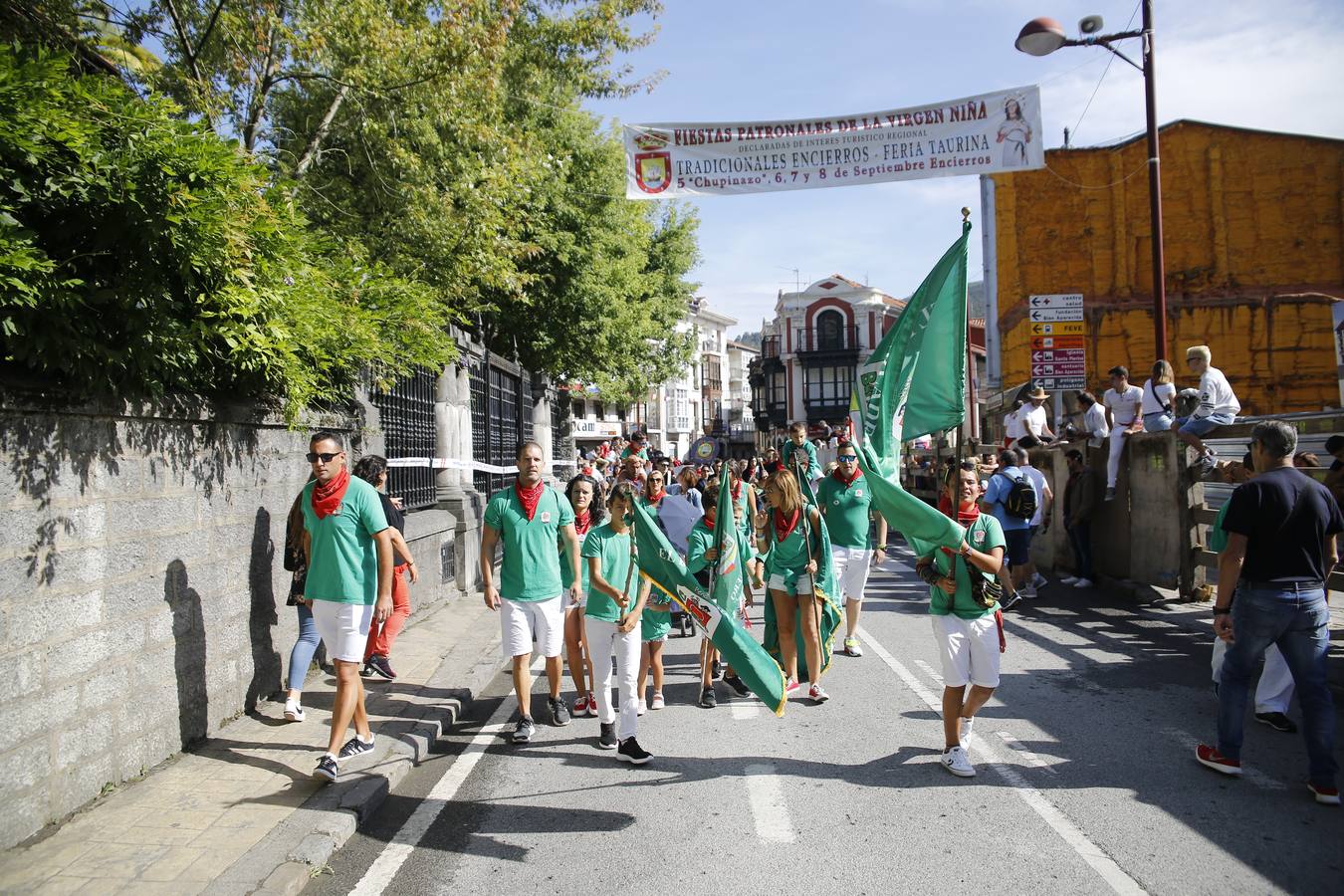 La localidad cántabra ha celebrado un segundo y multitudinario encierro que ha dejado tres contusionados leves.