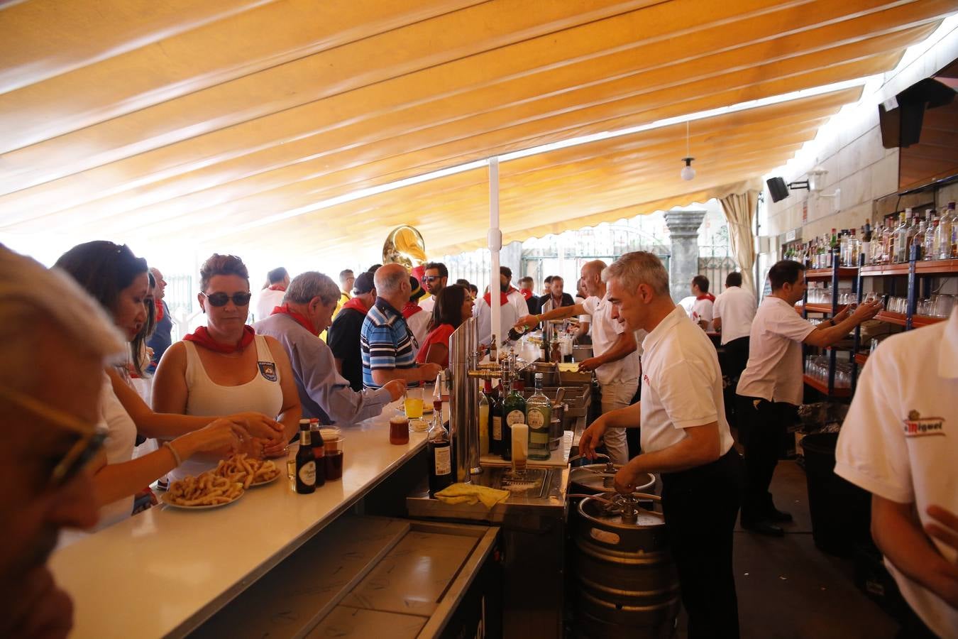 La localidad cántabra ha celebrado un segundo y multitudinario encierro que ha dejado tres contusionados leves.