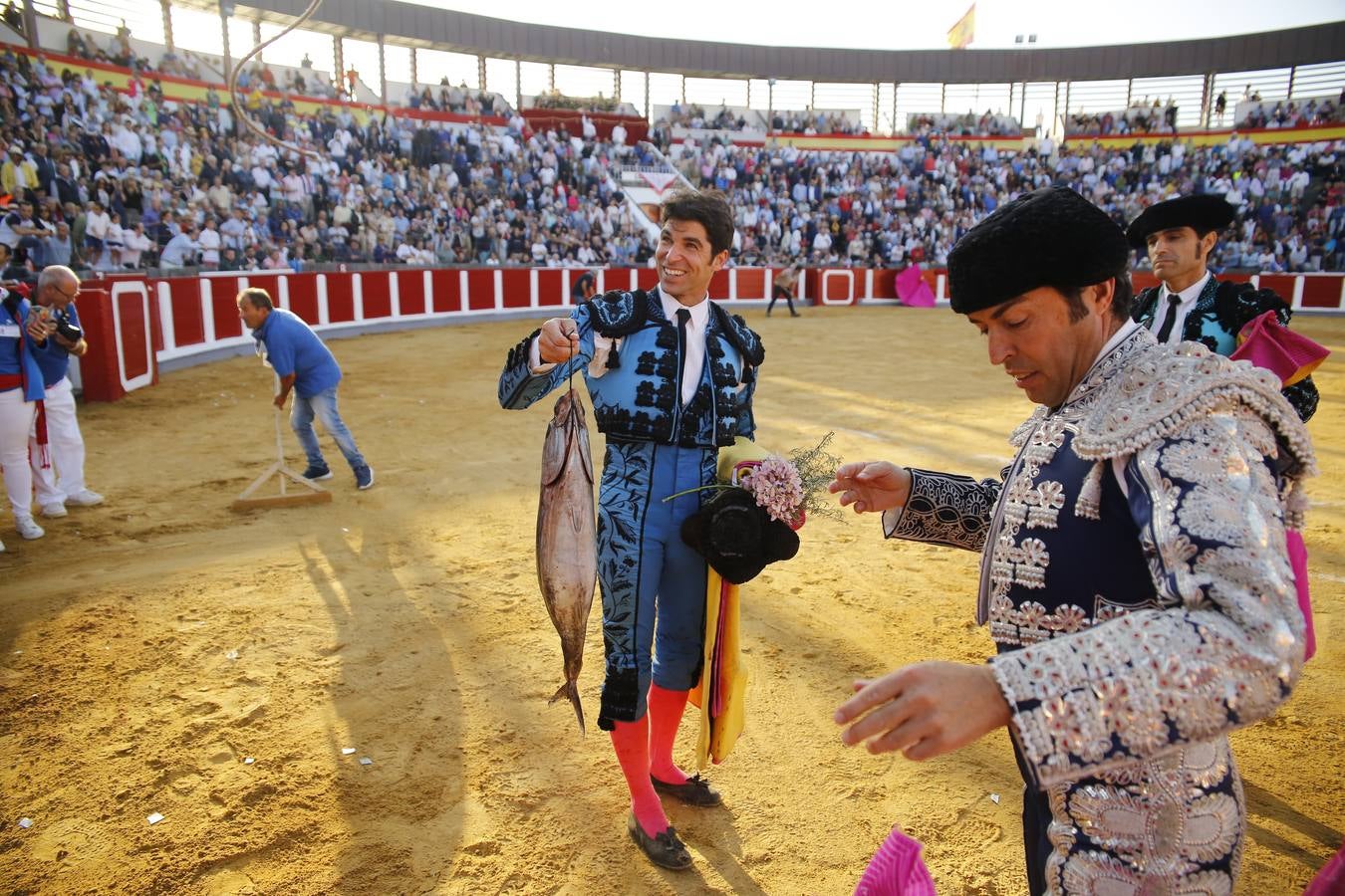 Fotos: Todos a hombros en una triunfalista tarde en Santoña