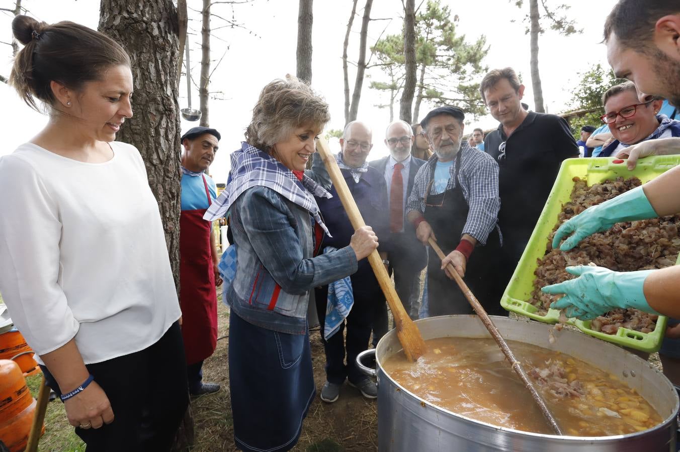 Fotos: Miles de barquereños disfrutan del sorropotún en la fiesta del Mozucu