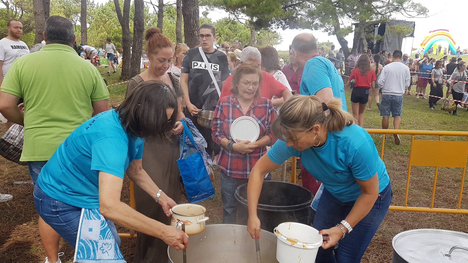 Fotos: Miles de barquereños disfrutan del sorropotún en la fiesta del Mozucu