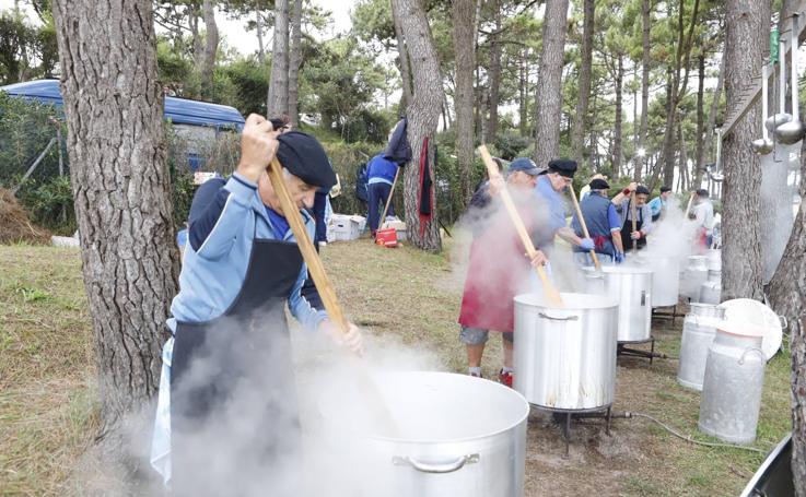 Fotos: Miles de barquereños disfrutan del sorropotún en la fiesta del Mozucu