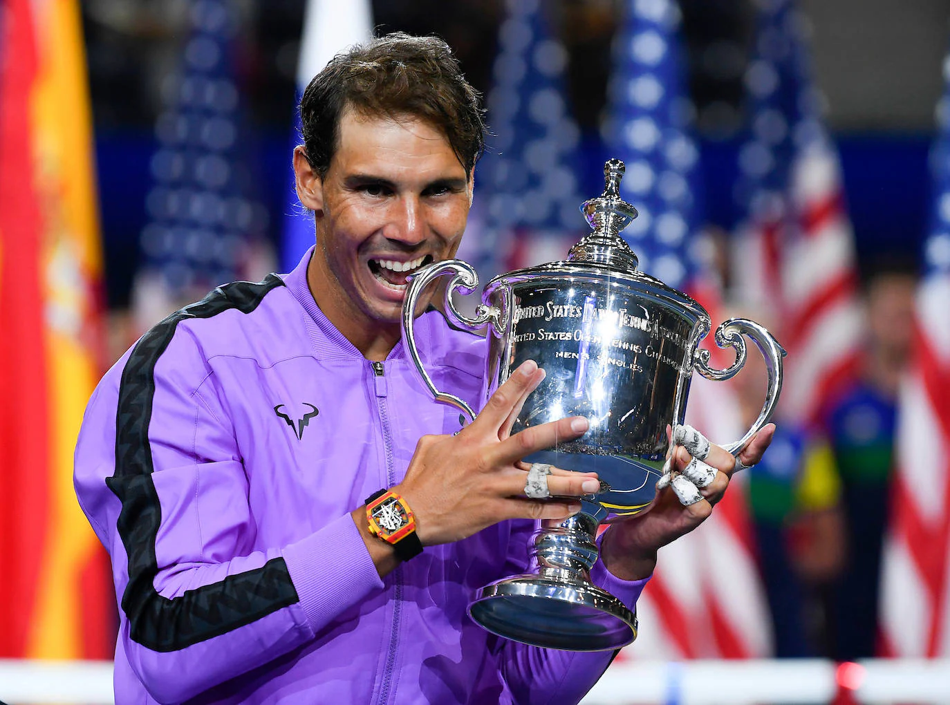 Rafa Nadal celebra su cuarto título del Abierto de Estdos Unidos, que supone su 19ª Grand Slam.