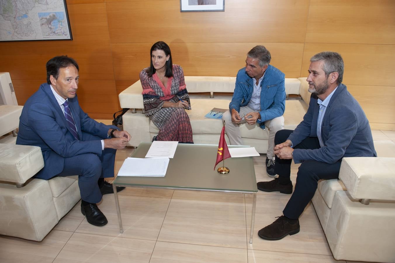 José Luis Gochicoa, Gema Igual, César Díaz y Javier Ceruti, de izquierda a derecha, en la reunión de ayer . 