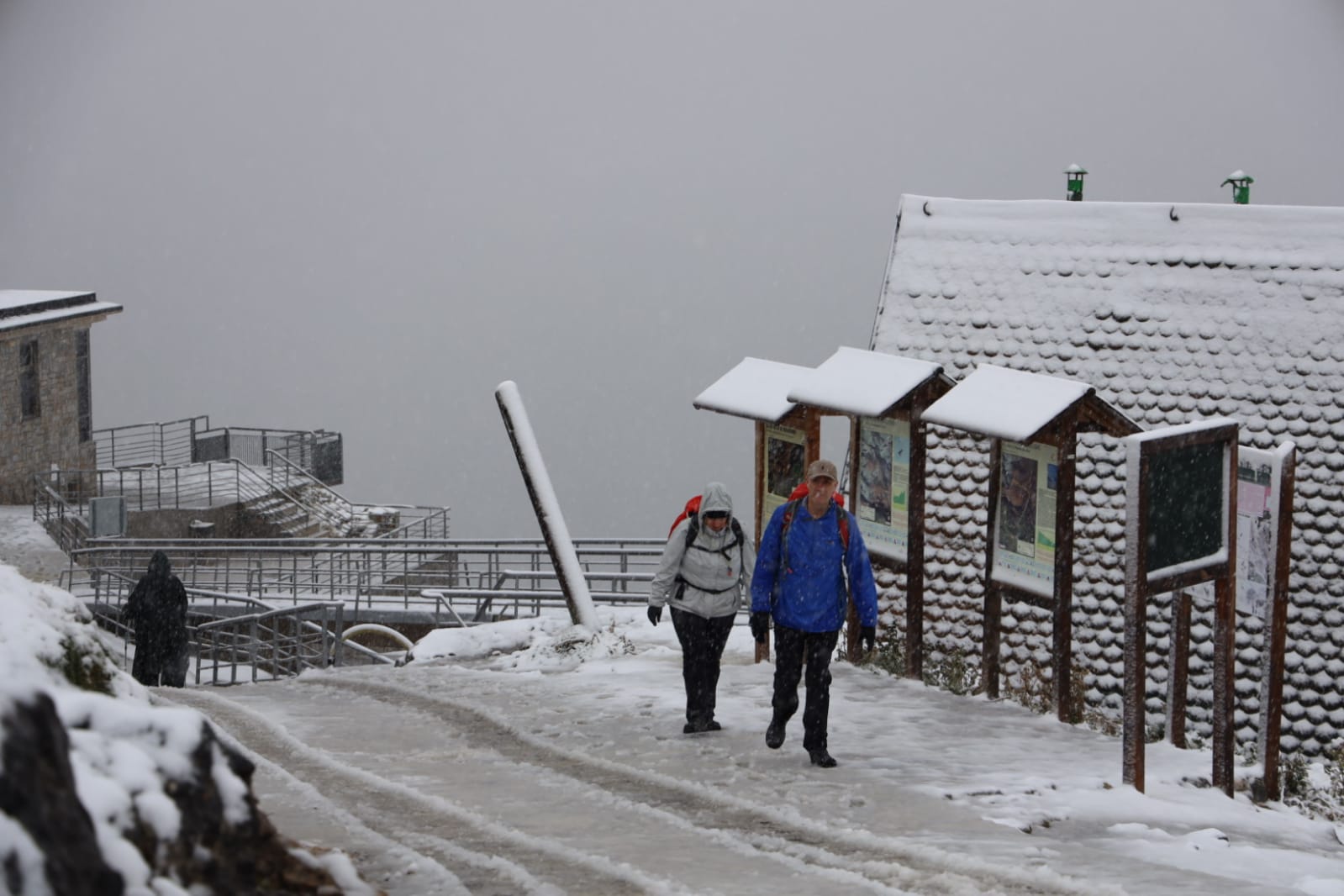 Fotos: El otoño irrumpe en Cantabria con precipitaciones tormentosas, fuertes vientos y nieve en los Picos