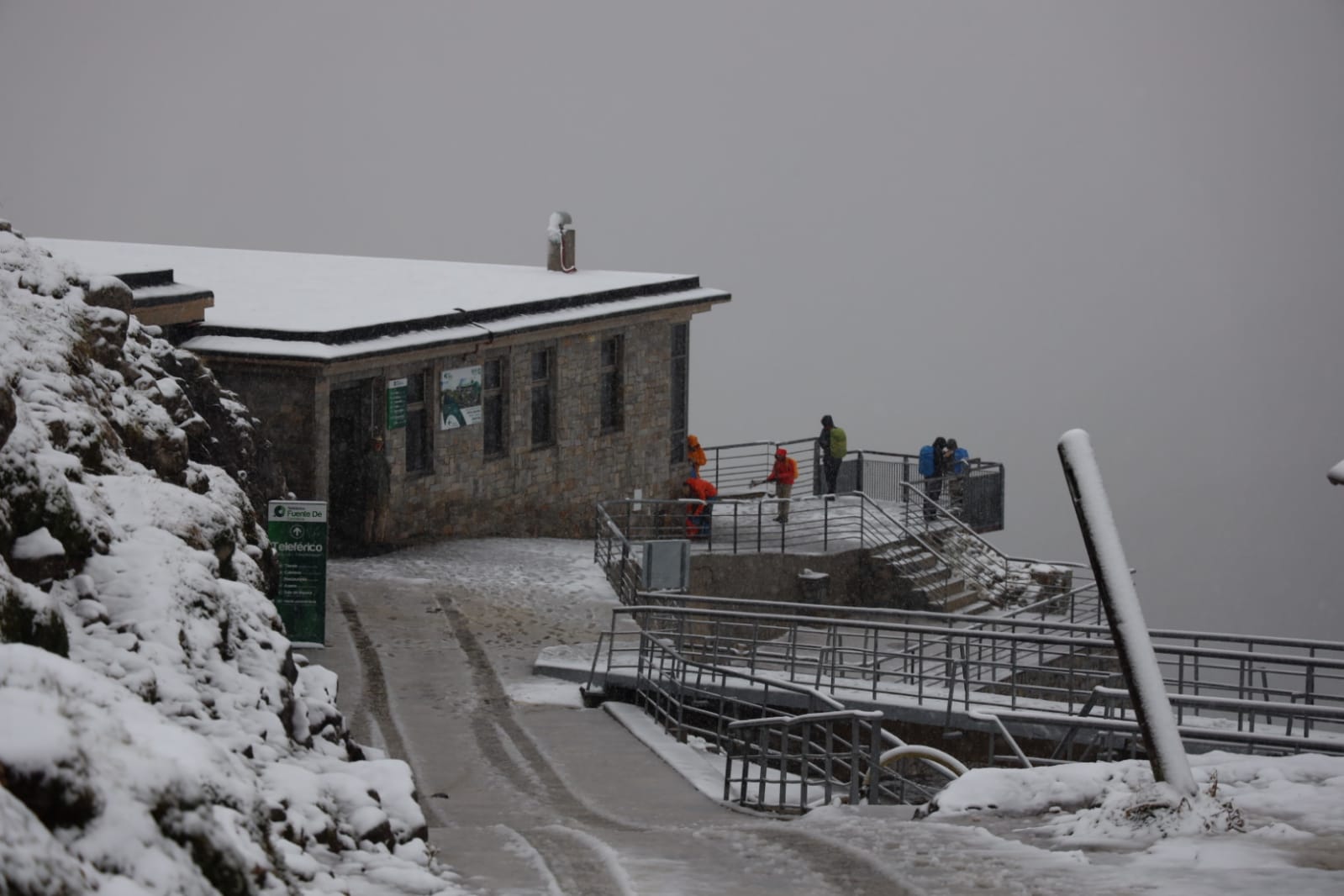 Fotos: El otoño irrumpe en Cantabria con precipitaciones tormentosas, fuertes vientos y nieve en los Picos