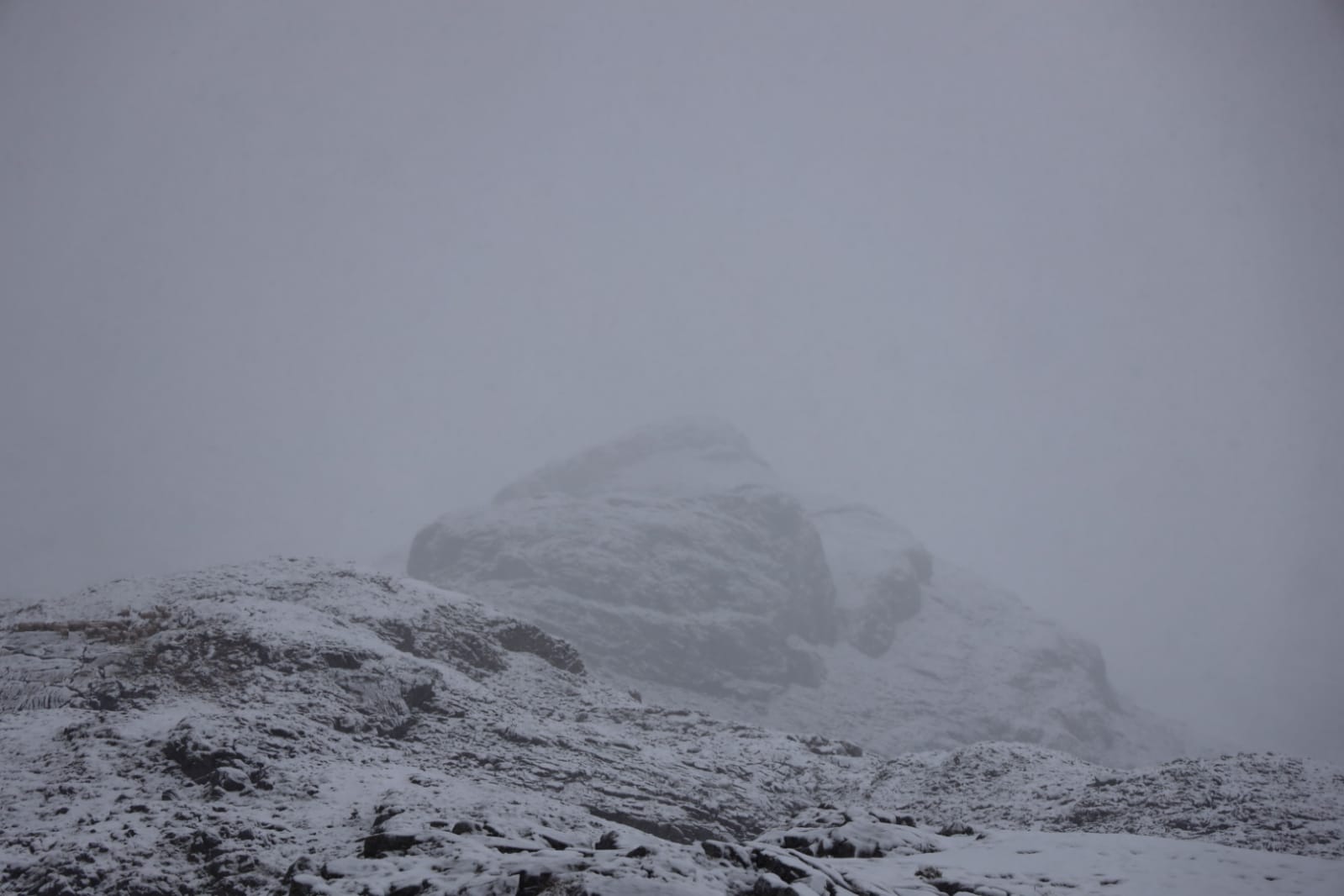 Fotos: El otoño irrumpe en Cantabria con precipitaciones tormentosas, fuertes vientos y nieve en los Picos