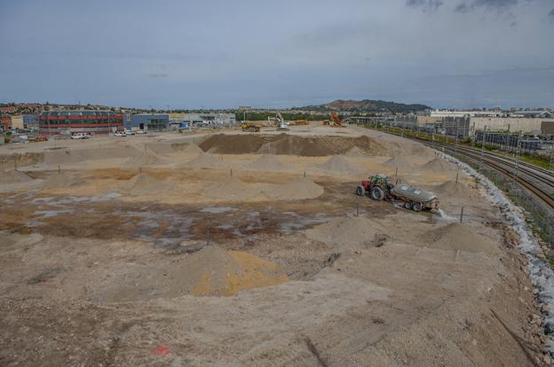 Vista aérea de los terrenos que albergarán el futuro parque comercial de Camargo. 