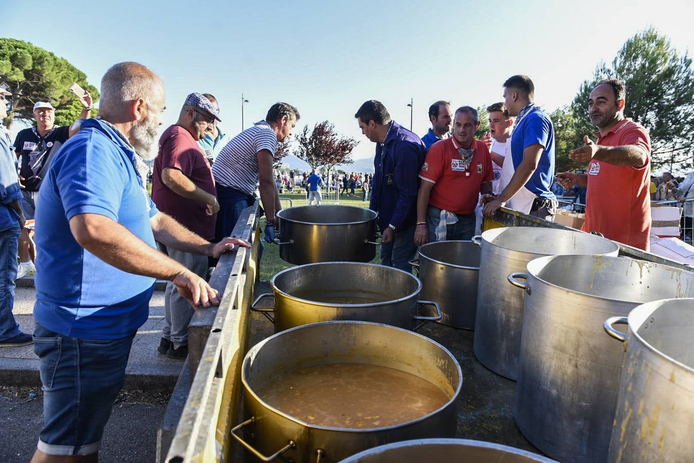 Fotos: La Gran Marmitada de Santoña sirve cerca de 12.000 raciones