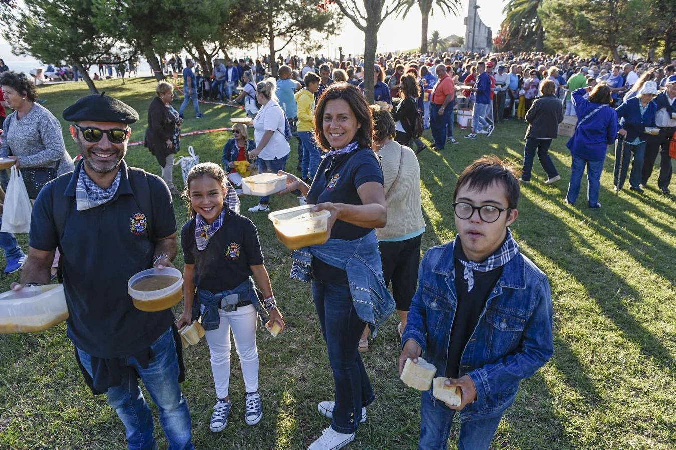 Fotos: La Gran Marmitada de Santoña sirve cerca de 12.000 raciones