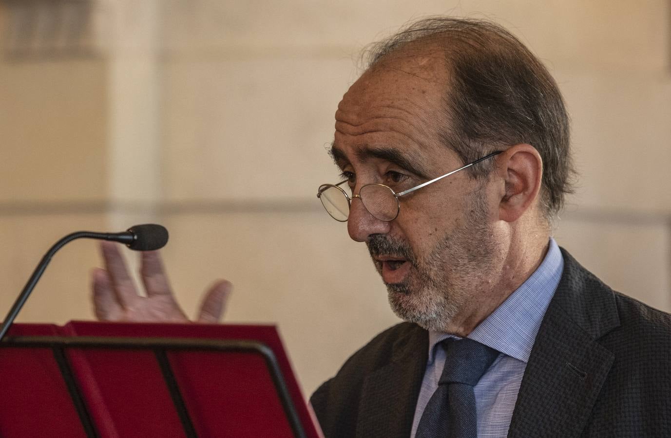 La UIMP ha clausurado sus cursos de verano con la lección del filósofo y ensayista Daniel Innerarity 'Humanizar el ecosistema de la inteligencia universal', a la que ha asistido el ministro de Ciencia, Innovación y Universidades en funciones, Pedro Duque.