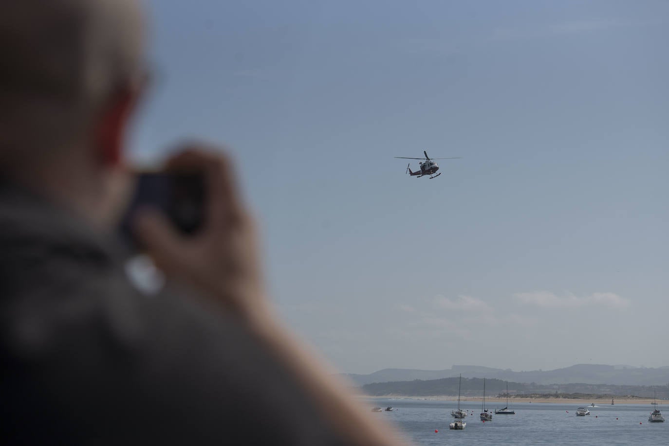 Un momento del simulacro de rescate en la bahía de Santander. 