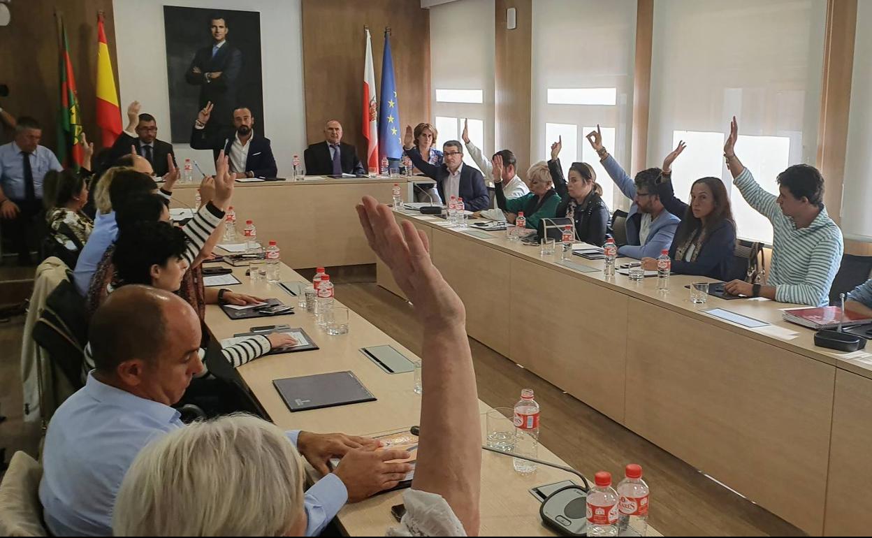 Imagen del pleno celebrado esta mañana en Torrelavega.