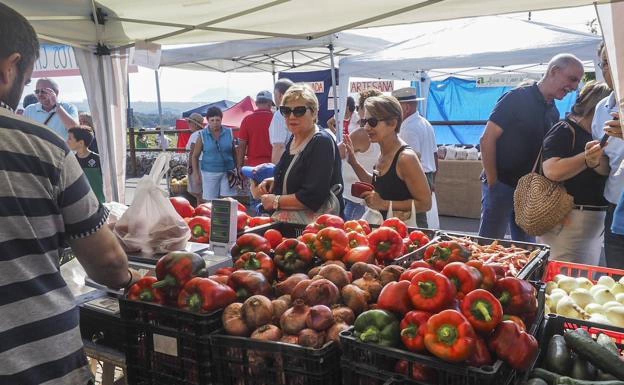 El mercadillo de la localidad es uno de los máximos atractivos de la feria. 