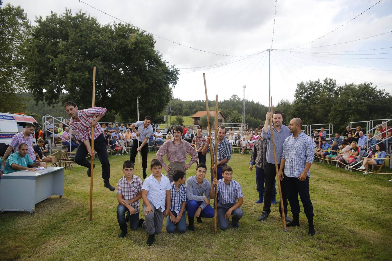 Imágenes del concurso de salto pasiego de Vioño, en la pradera de la Virgen de Valencia