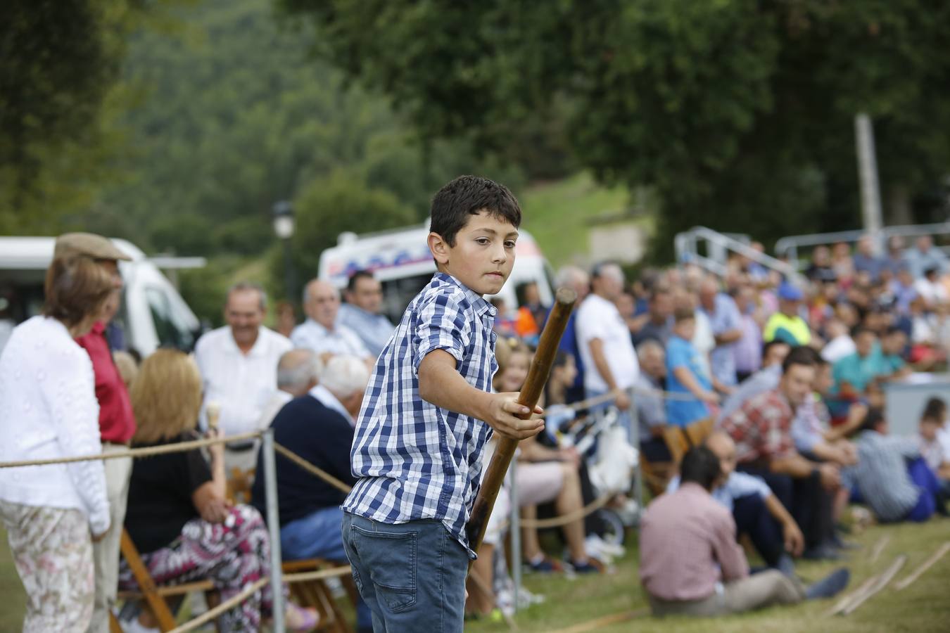 Imágenes del concurso de salto pasiego de Vioño, en la pradera de la Virgen de Valencia