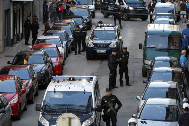 Agentes de la Policía Nacional, en el transcurso de una operación. 