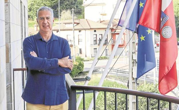 José María Ruiz, en el balcón del ayuntamiento.