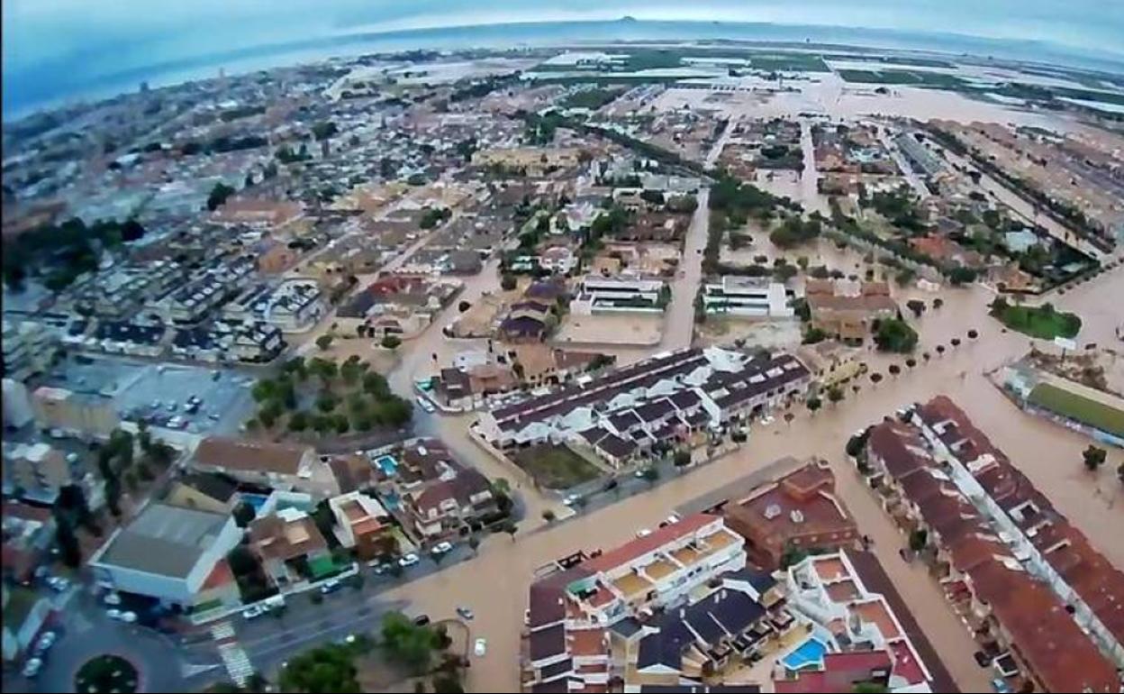Vista aérea de la localidad de Los Alcázares (Murcia), inundada el pasado día 13 por las fuertes lluvias.
