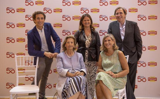 De izquierda a derecha, Borja Pascual, Pilar Gómez-Cuétara, Sonia Pascual, Pilar Pascual y Tomás Pascual, ayer en Santander. 