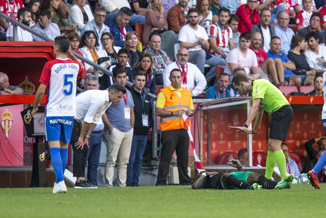 El Racing, tras una mala primera mitad, aprovecha el bajón del Sporting para sacar un empate al el Sporting 