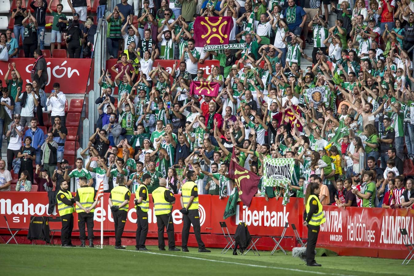 El Racing, tras una mala primera mitad, aprovecha el bajón del Sporting para sacar un empate al el Sporting 