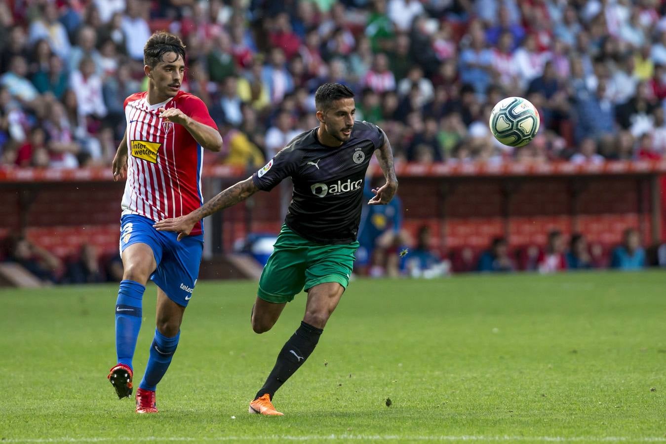 El Racing, tras una mala primera mitad, aprovecha el bajón del Sporting para sacar un empate al el Sporting 