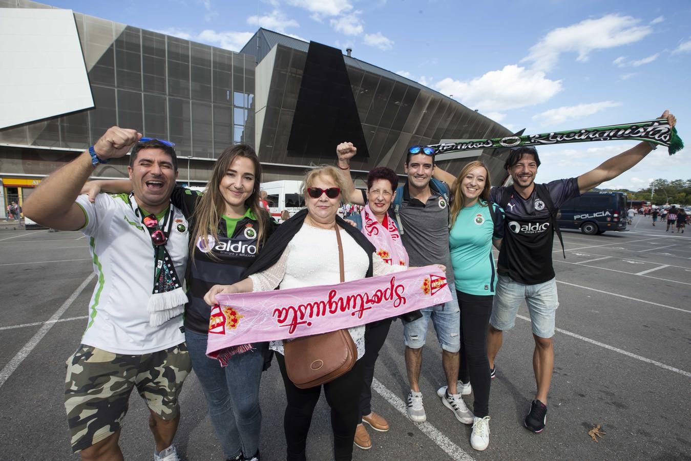 Buena parte de los seguidores racinguistas llegaron al mediodía y el resto se incorporará a la hora del partido