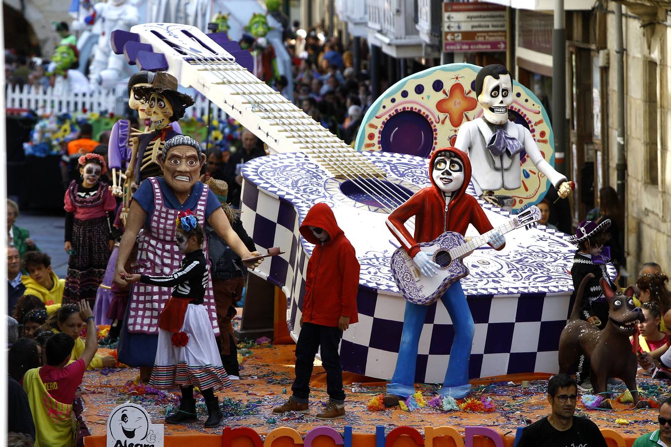 Fotos: Desfile de carrozas en Reinosa