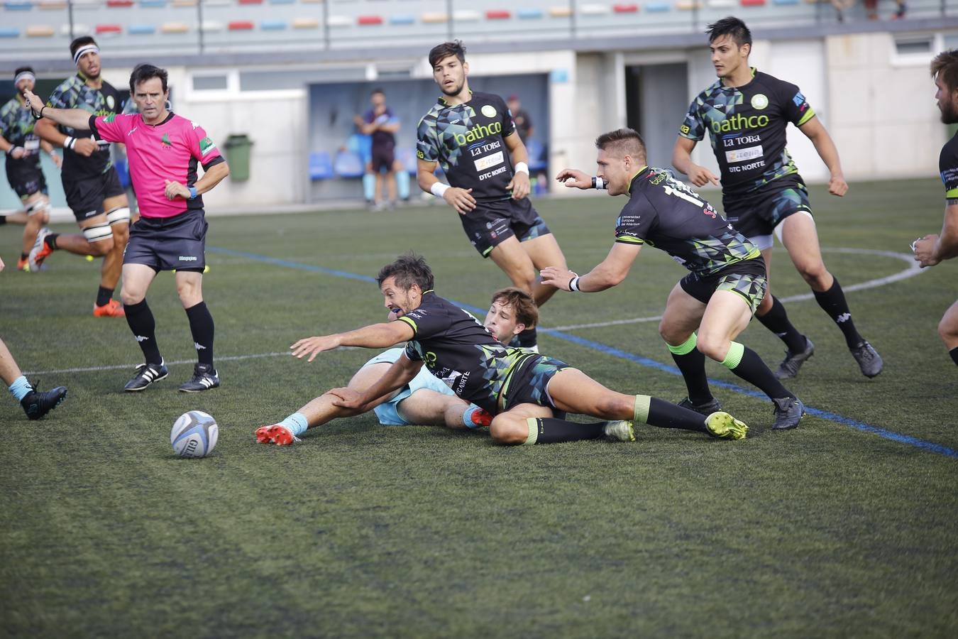 Un arrollador Barça tras el descanso supera a los cántabros, que habían llegado al intermedio con ventaja de cinco puntos sobre los catalanes