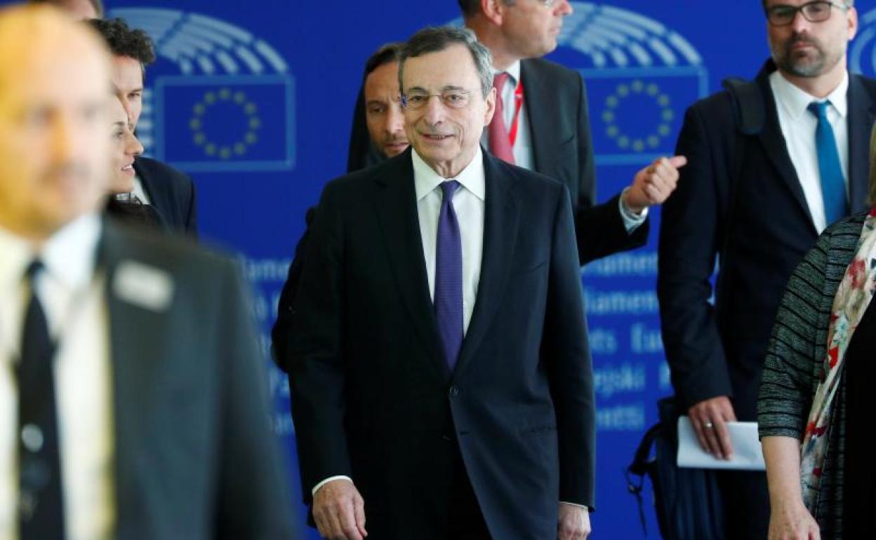 Mario Draghi antes de su última comparecencia ante el Parlamento Europeo.