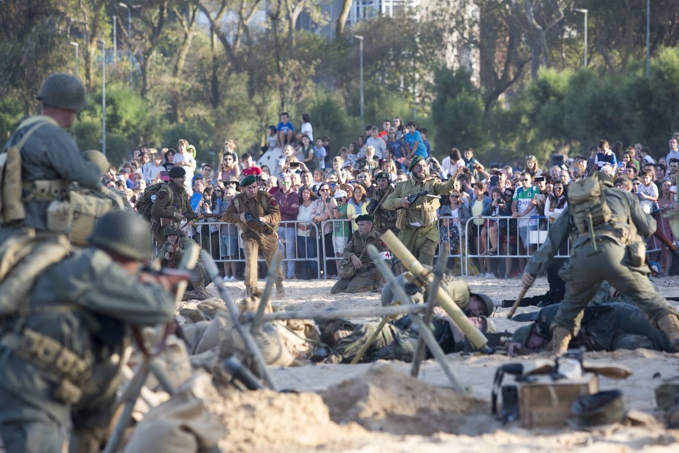 Fotos: Así ha sido el desembarco sin barcos en El Sardinero