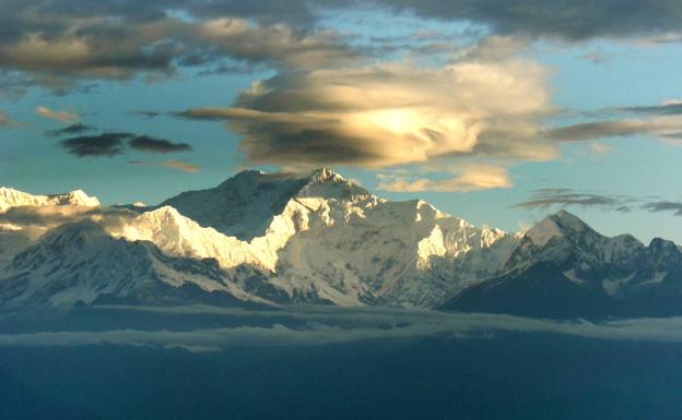 Vistas de Kanchenjunga, la tercera montaña más alta del mundo y la segunda más alta del Nepal, situada en el distrito de Taplejung.