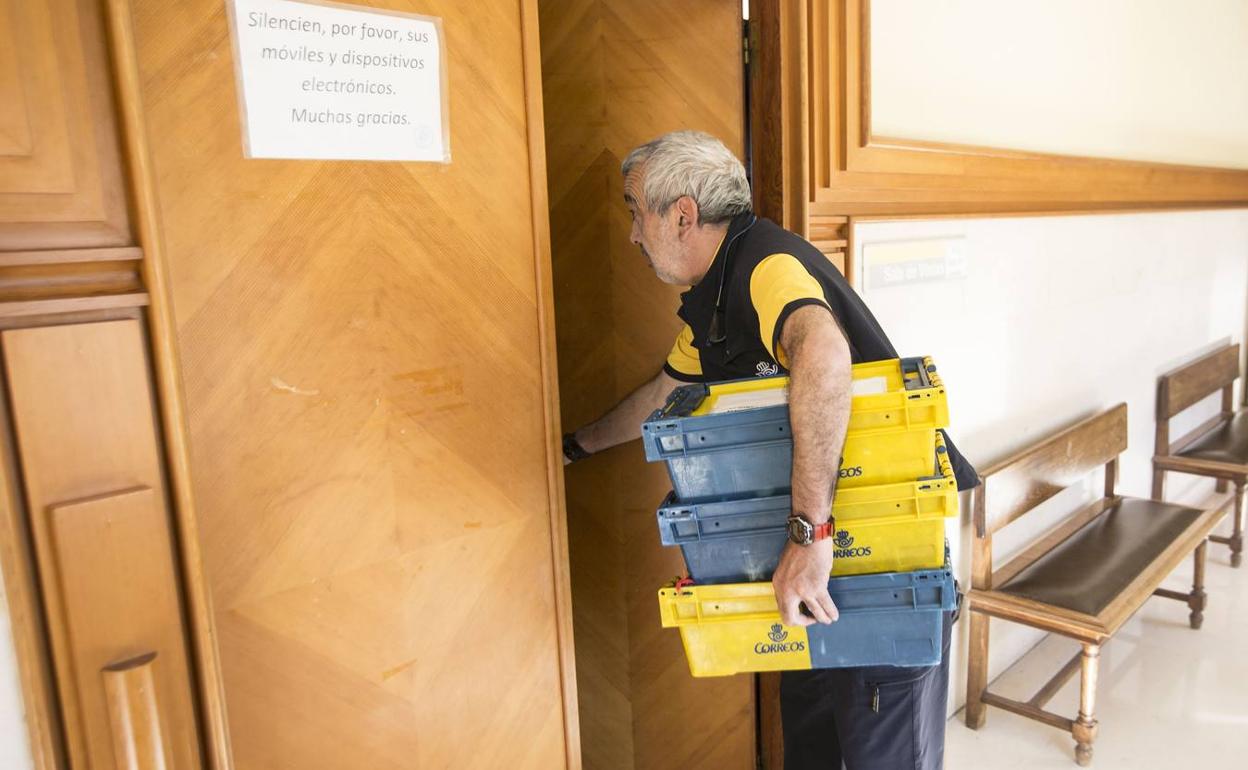 Correos abre el plazo de inscripción para 30 puestos de personal laboral fijo en Cantabria